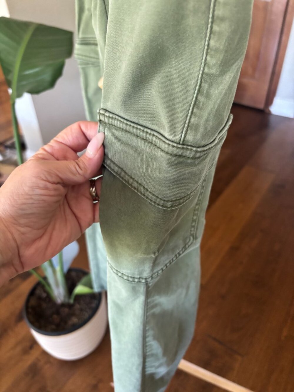 CAbi Sage Green Skinny Cargo Pants Exposed Button Fly Size 6 - Picture 4 of 10